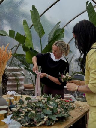 🍁 Jeseň v Garden Holice! 🍁 Príď si s nami upliesť svoj vlastný jesenný veniec plný farieb a vôní 🌾✨ 🧺 Workshop pletenia...